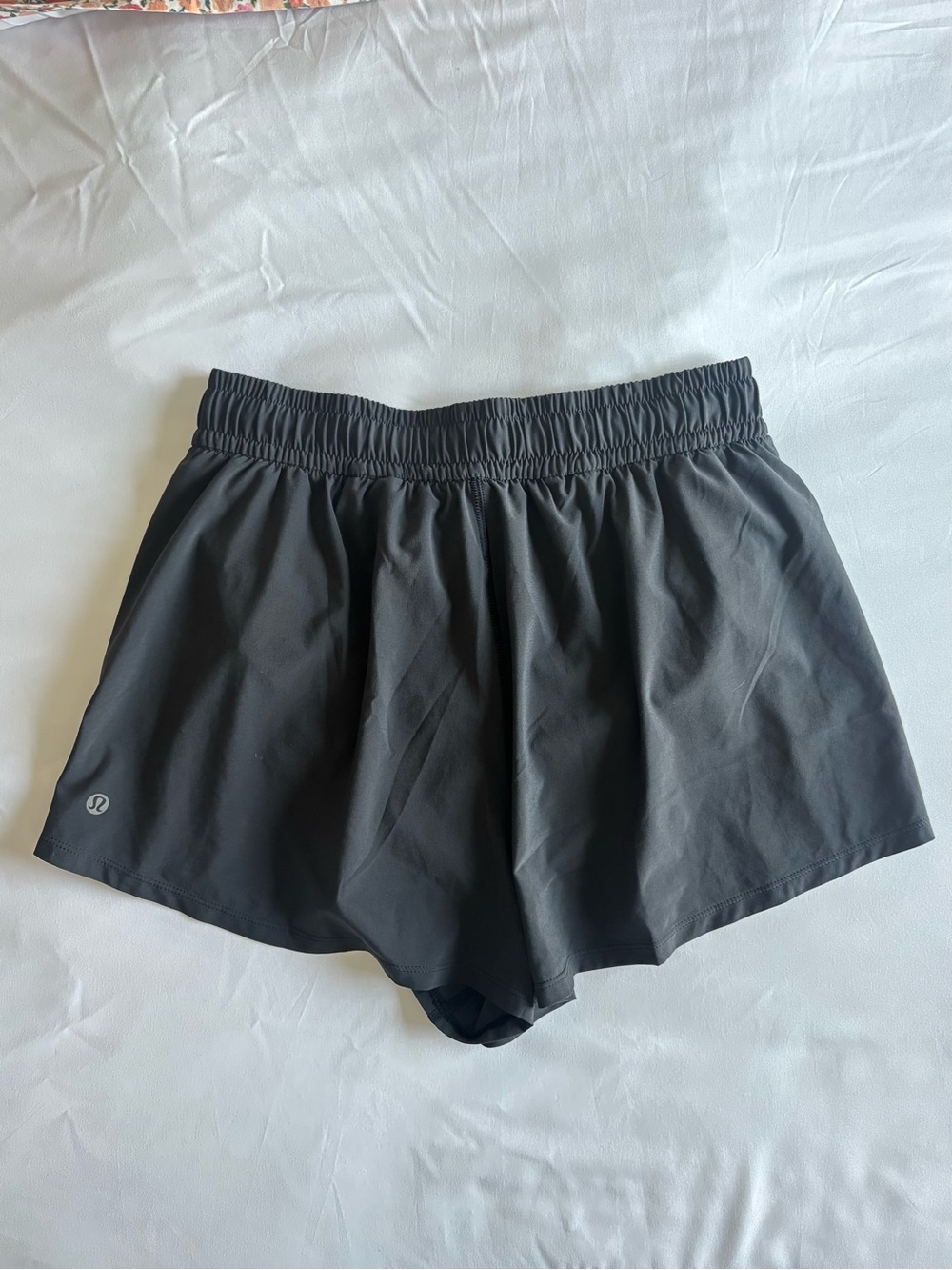 Lululemon pace crush shorts 2.5 in - Picture 2 of 5